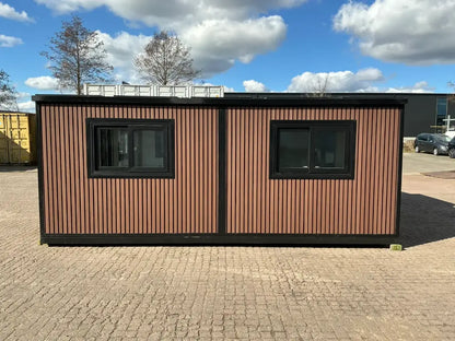 Mobile living unit / Tiny home with bathroom