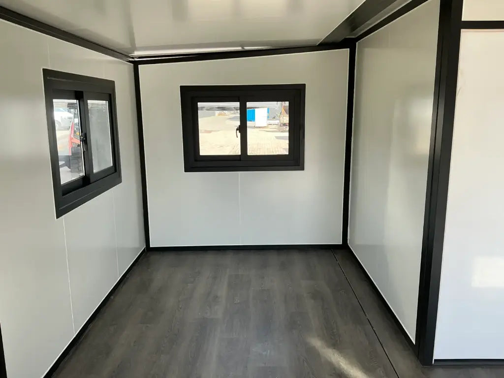 Mobile living unit / Tiny home with bathroom