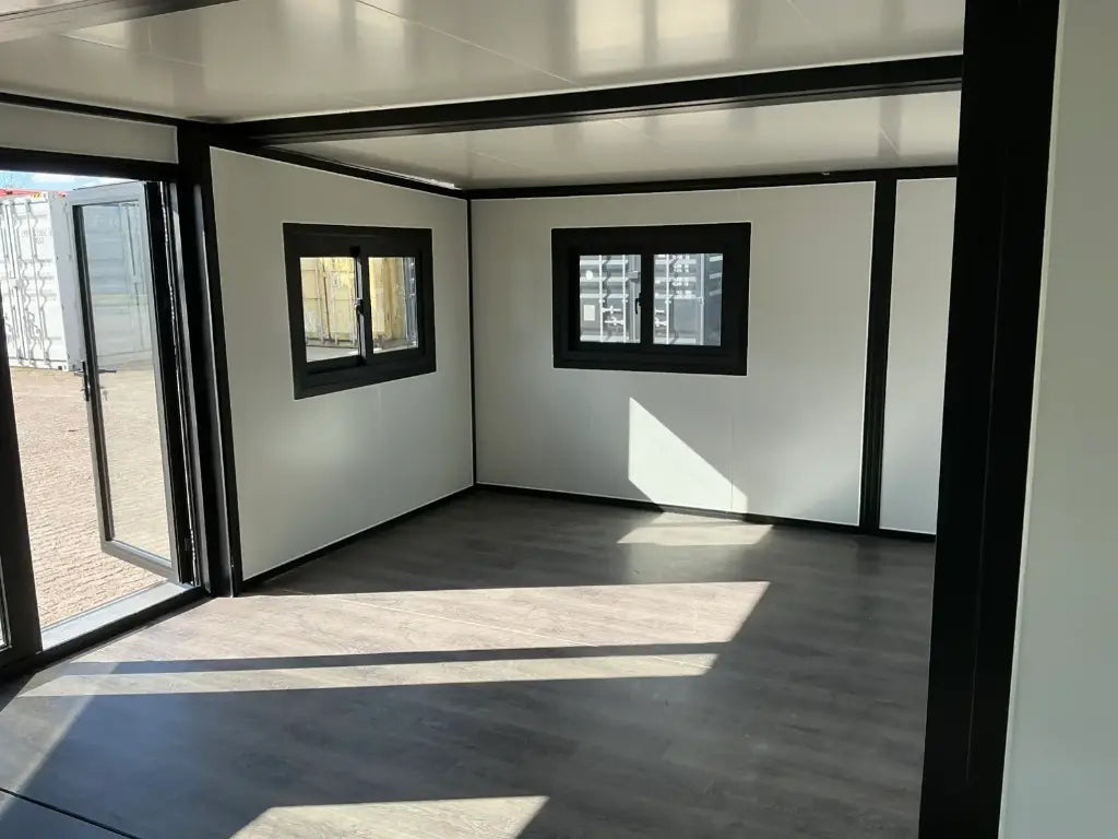 Mobile living unit / Tiny home with bathroom