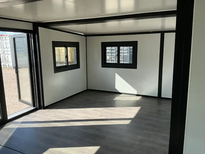 Mobile living unit / Tiny home with bathroom