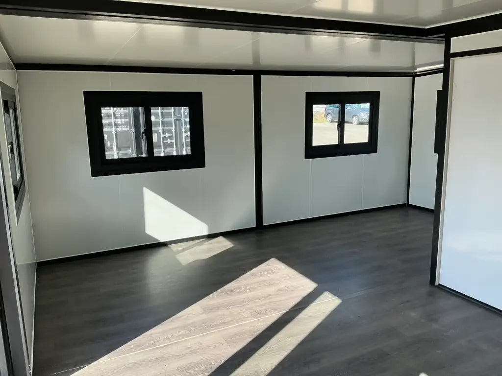 Mobile living unit / Tiny home with bathroom