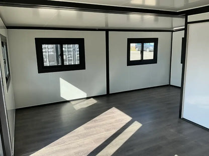 Mobile living unit / Tiny home with bathroom