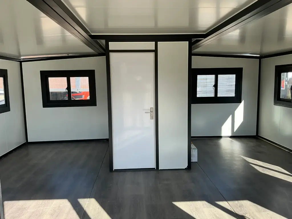 Mobile living unit / Tiny home with bathroom