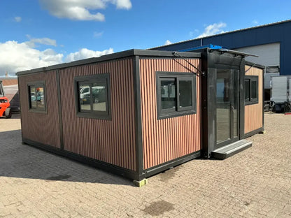 Mobile living unit / Tiny home with bathroom