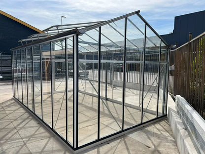 Recreational greenhouse (approx. 14m²)