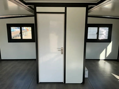 Mobile living unit / Tiny home with bathroom