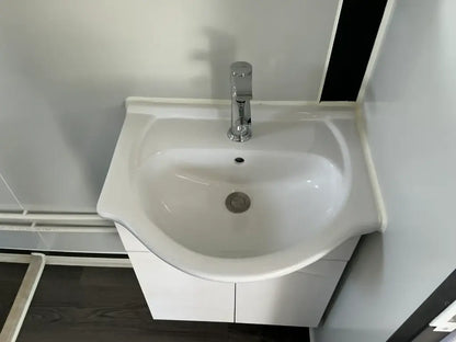 Mobile living unit / Tiny home with bathroom