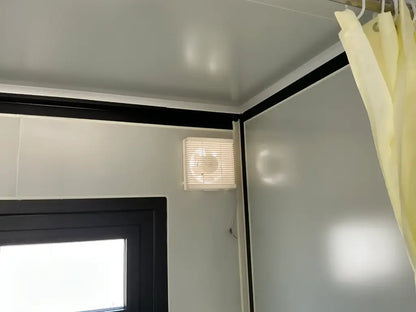 Mobile living unit / Tiny home with bathroom