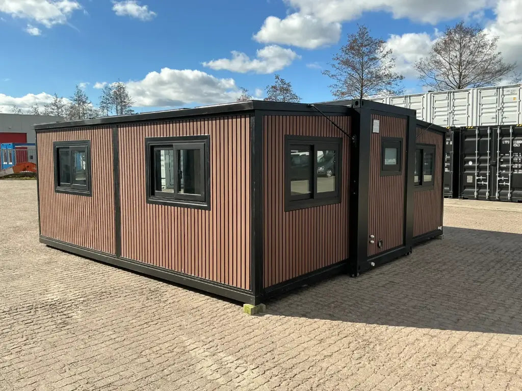 Mobile living unit / Tiny home with bathroom