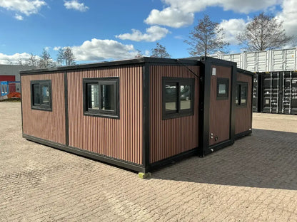 Mobile living unit / Tiny home with bathroom