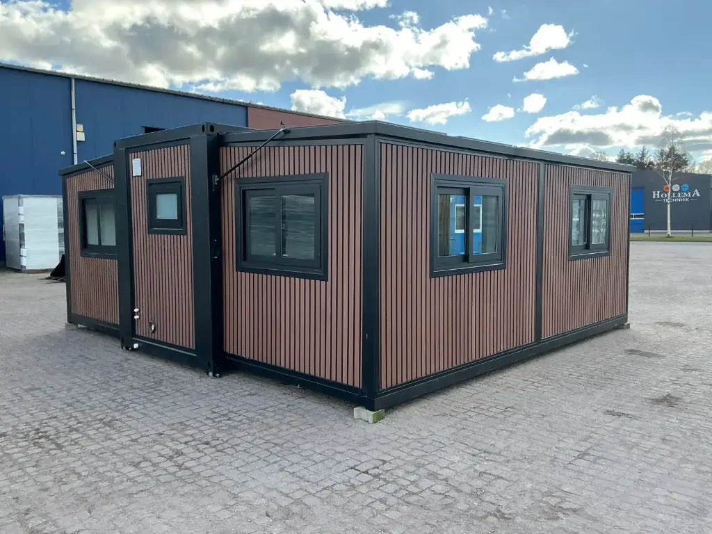 Mobile living unit / Tiny home with bathroom