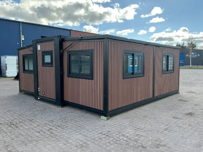 Mobile living unit / Tiny home with bathroom