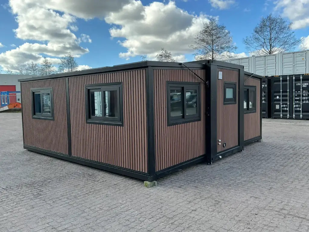 Mobile living unit / Tiny home with bathroom