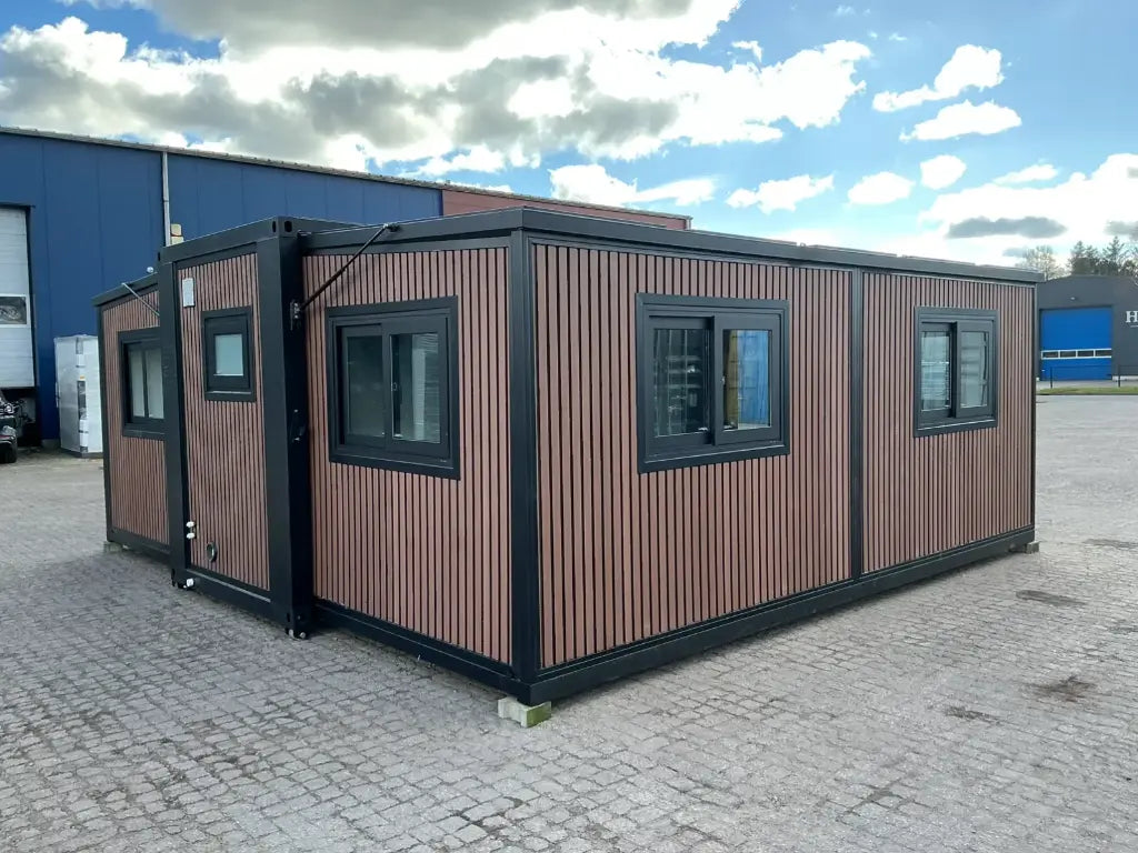 Mobile living unit / Tiny home with bathroom