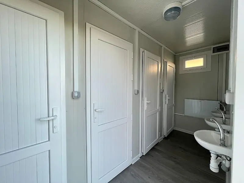 Sanitary container, 6 x (toilet + sink) 240×600