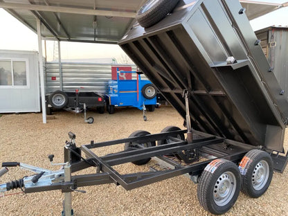 Hydraulic tipping trailer